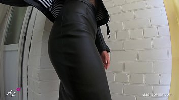 Babe in Leather and Pantyhose Publick Suck Dick Yummy